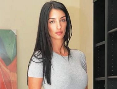 Συγκίνησε η εστεμμένη που ζούσε με σεΐχη σε «χρυσό κλουβί»! (βίντεο)